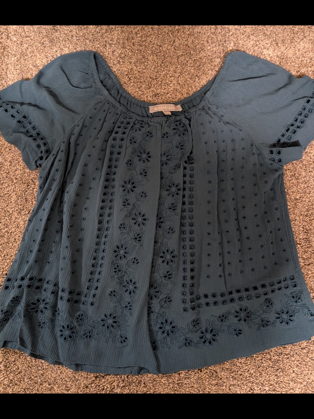 Daniel Rainn Teal Embroidered Eyelet Scoop Neck Top EUC Size Medium